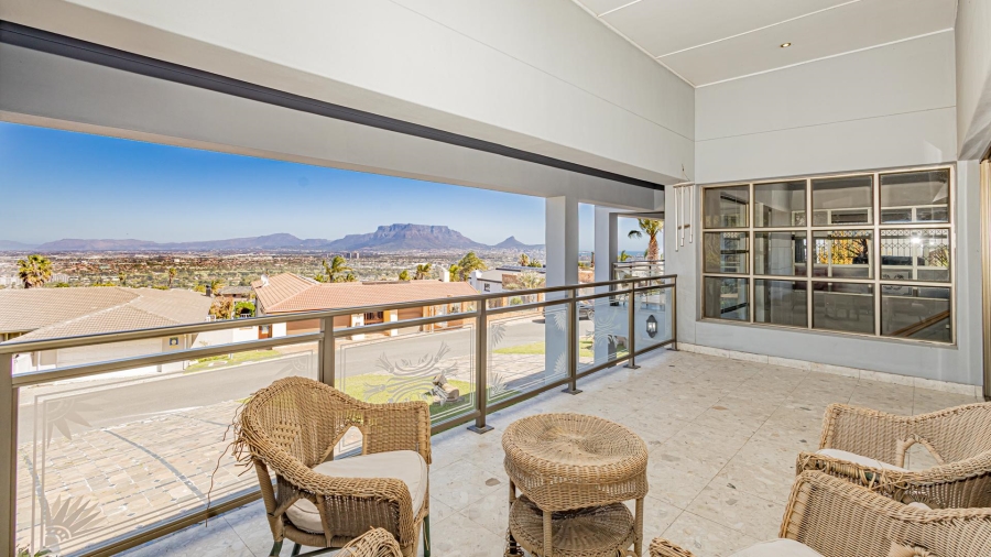 7 Bedroom Property for Sale in Plattekloof Western Cape